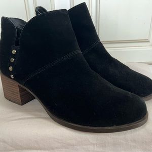 Koolaburra by UGG Women’s Sofiya Suede Booties